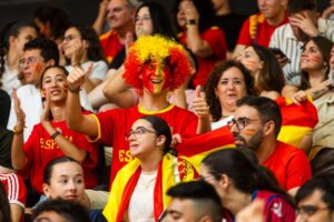 5.500 personas animaron en la Fonteta a España en la semifinal de la Eurocopa